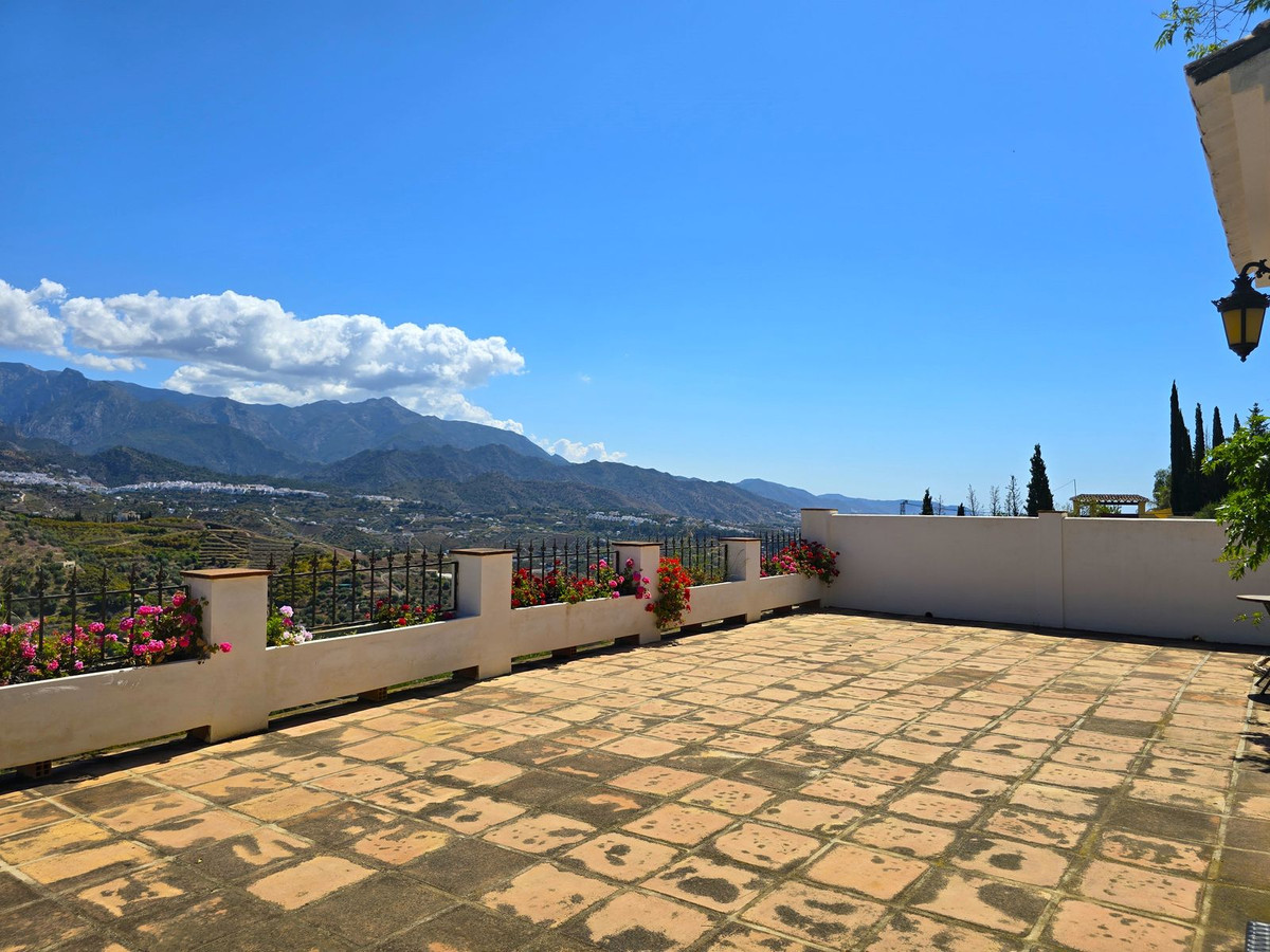 7 Bed Townhouse for sale in Torrox Costa Del Sol East, Málaga, Spain