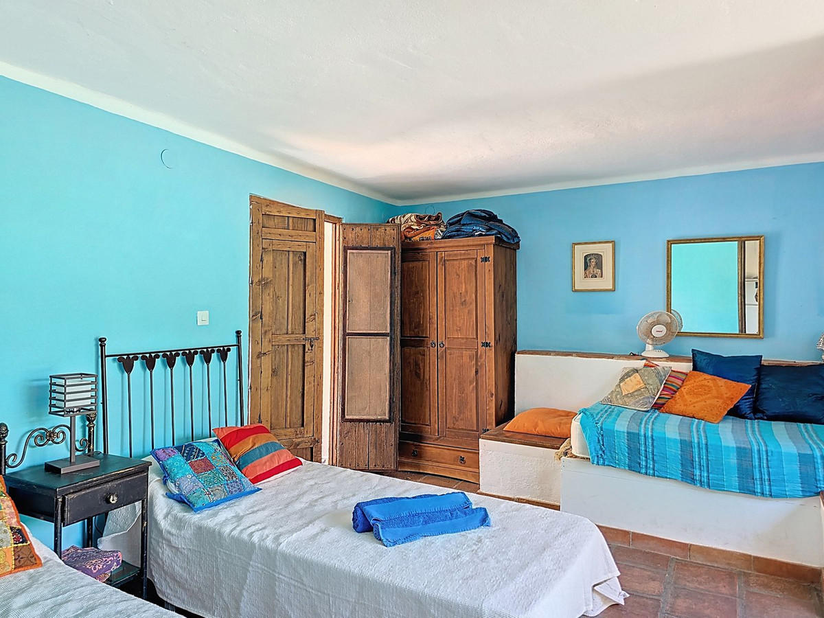 7 Bed Townhouse for sale in Torrox Costa Del Sol East, Málaga, Spain