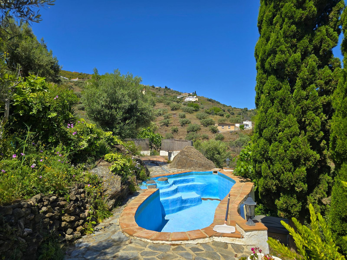 7 Bed Townhouse for sale in Torrox Costa Del Sol East, Málaga, Spain
