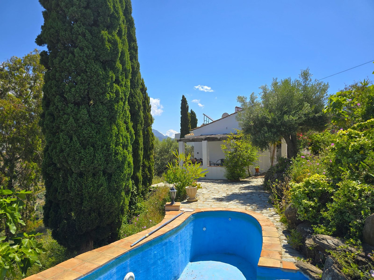 7 Bed Townhouse for sale in Torrox Costa Del Sol East, Málaga, Spain