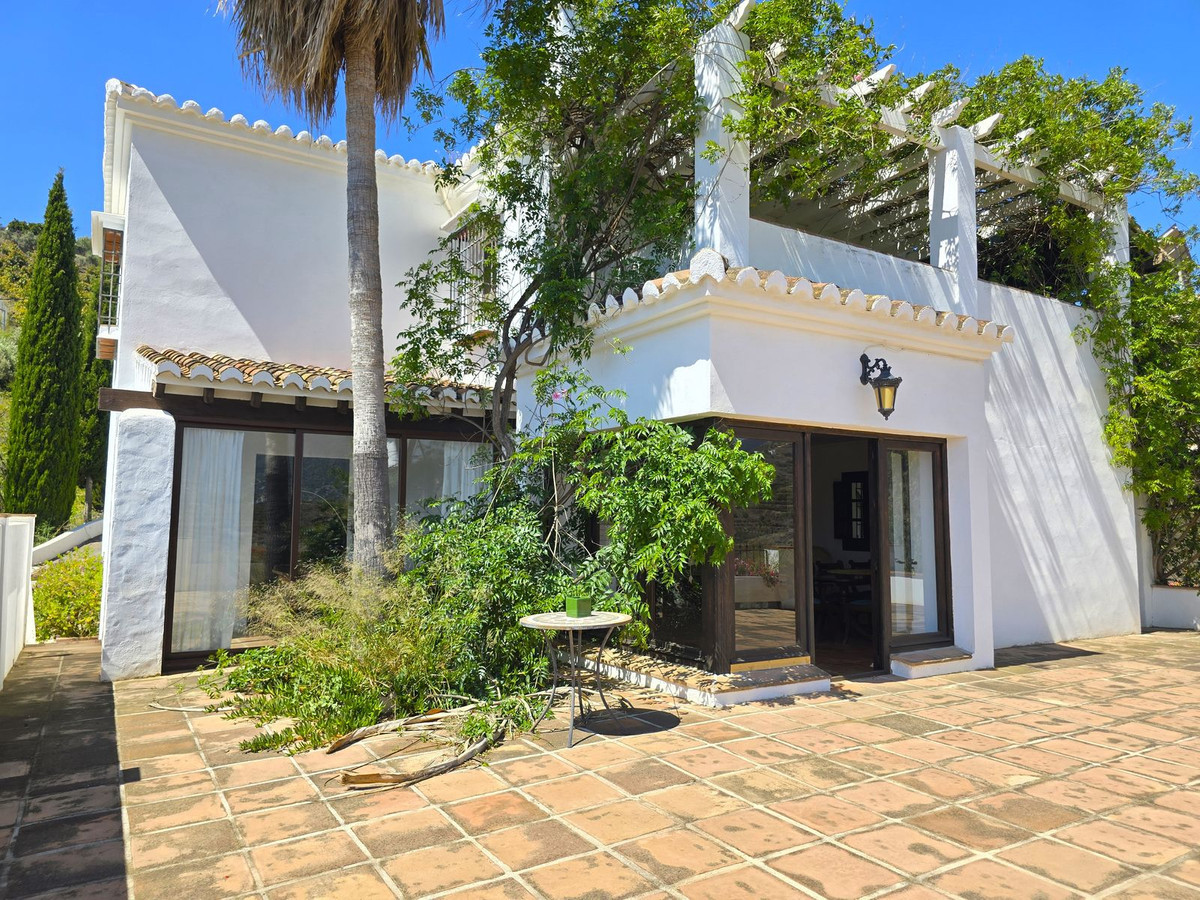 7 Bed Townhouse for sale in Torrox Costa Del Sol East, Málaga, Spain