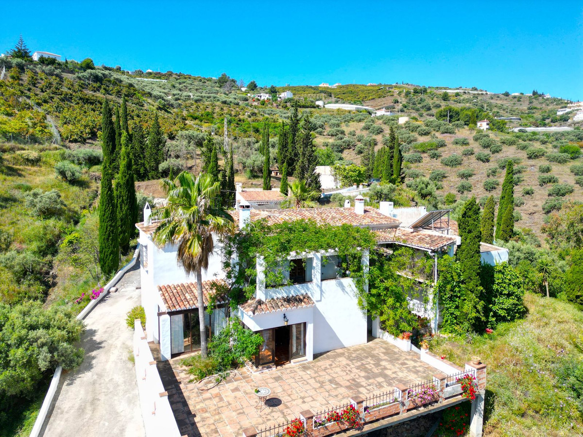 7 Bed Townhouse for sale in Torrox Costa Del Sol East, Málaga, Spain