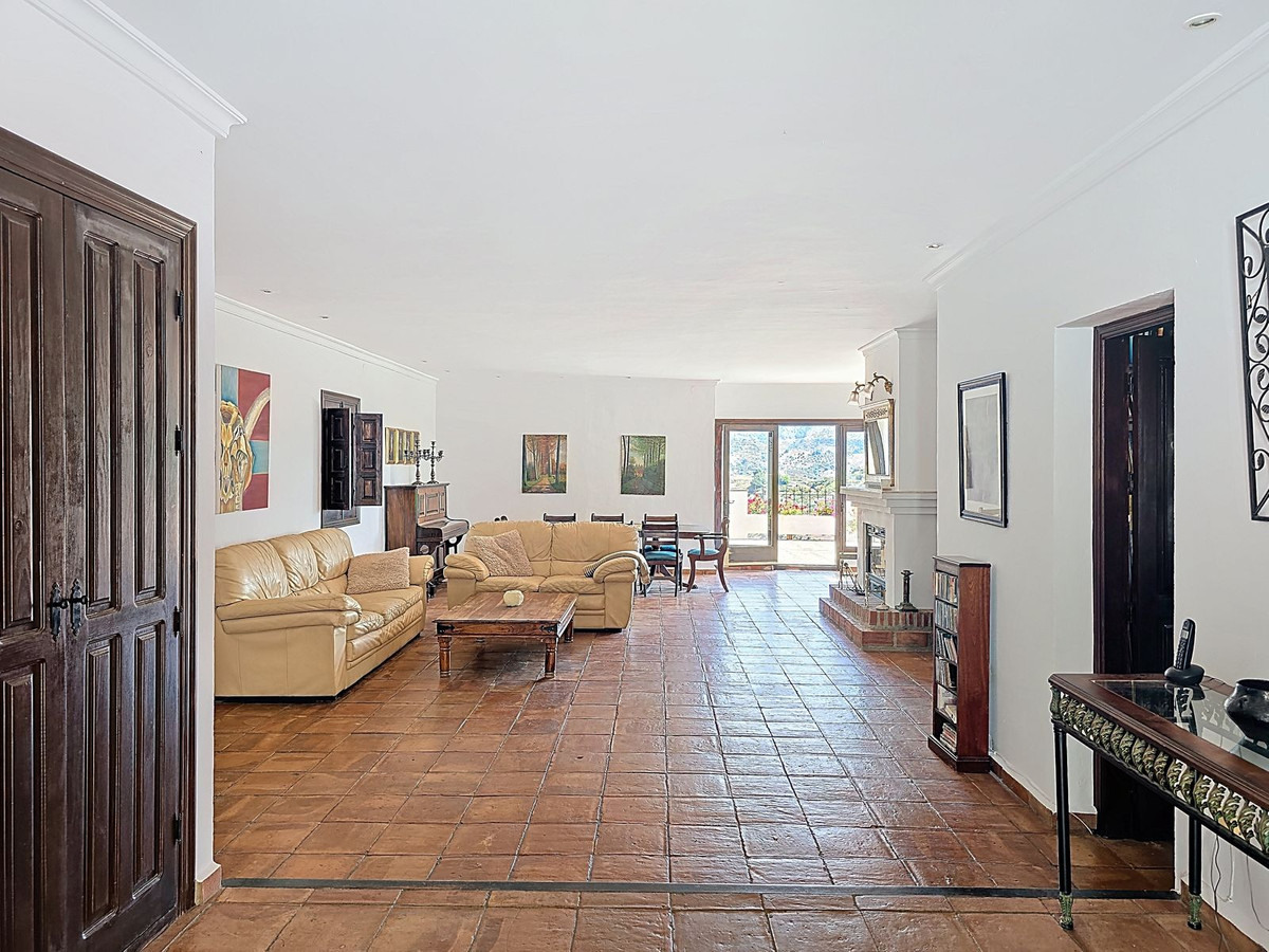 7 Bed Townhouse for sale in Torrox Costa Del Sol East, Málaga, Spain