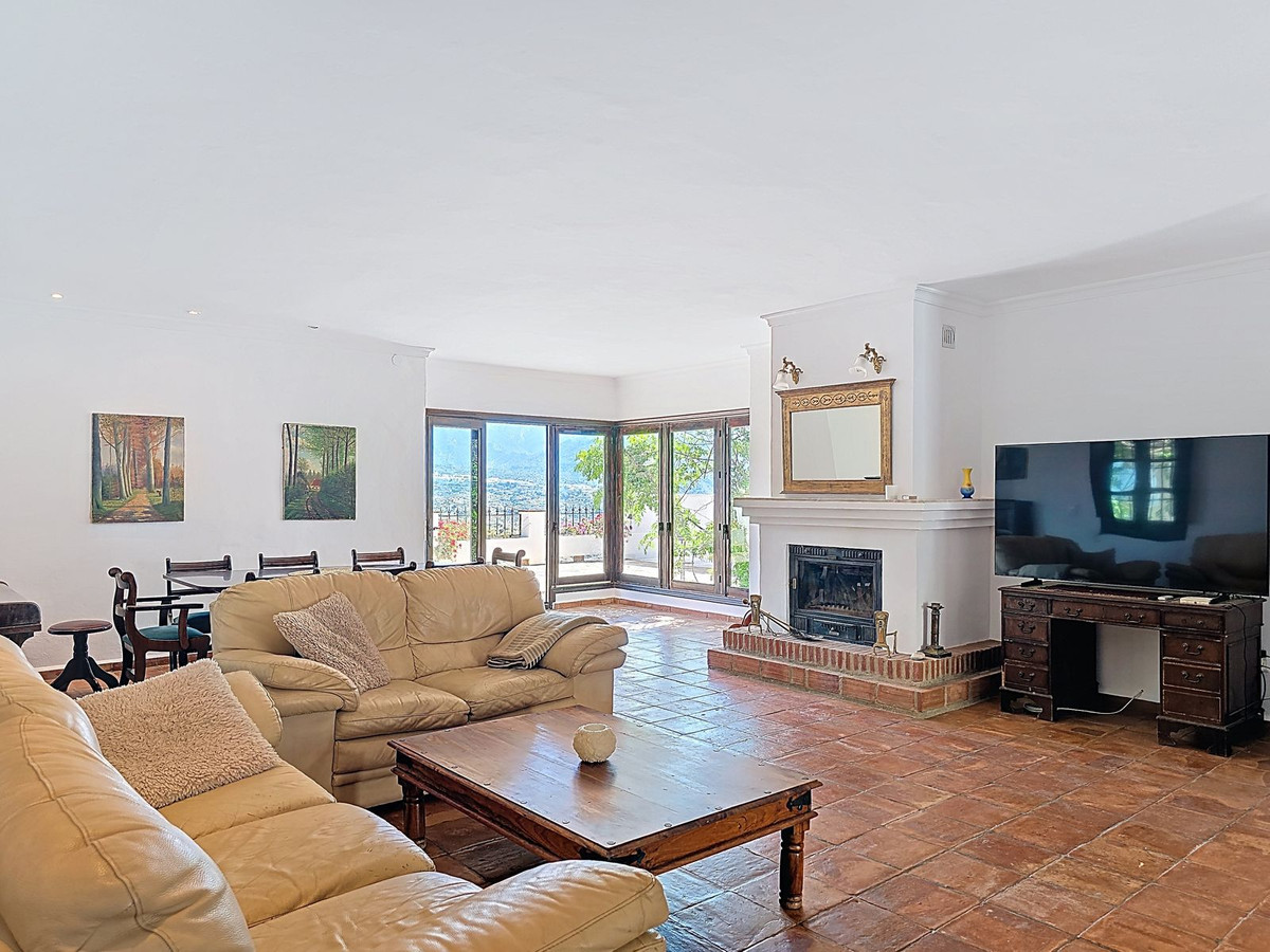 7 Bed Townhouse for sale in Torrox Costa Del Sol East, Málaga, Spain