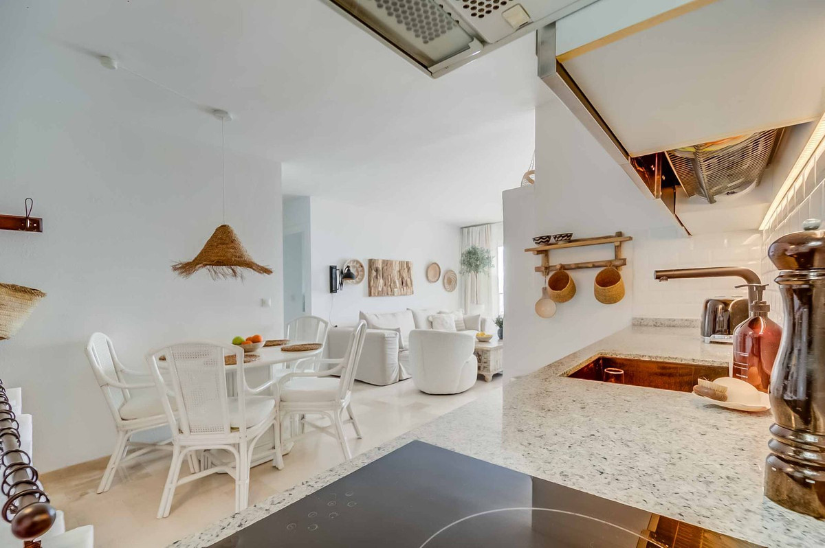 2 Bed Apartment for sale in Fuengirola Costa Del Sol, Málaga, Spain