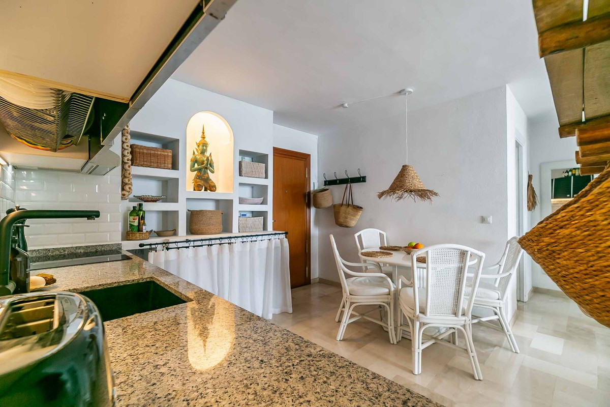 2 Bed Apartment for sale in Fuengirola Costa Del Sol, Málaga, Spain