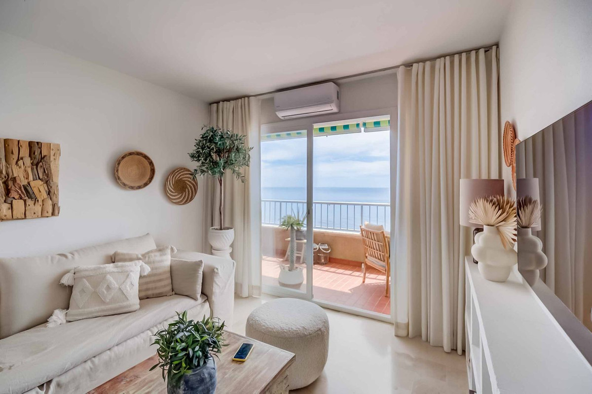 2 Bed Apartment for sale in Fuengirola Costa Del Sol, Málaga, Spain