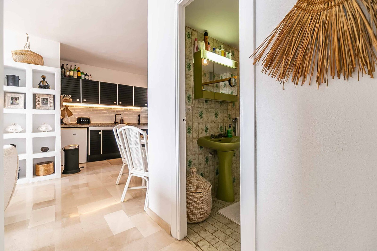 2 Bed Apartment for sale in Fuengirola Costa Del Sol, Málaga, Spain