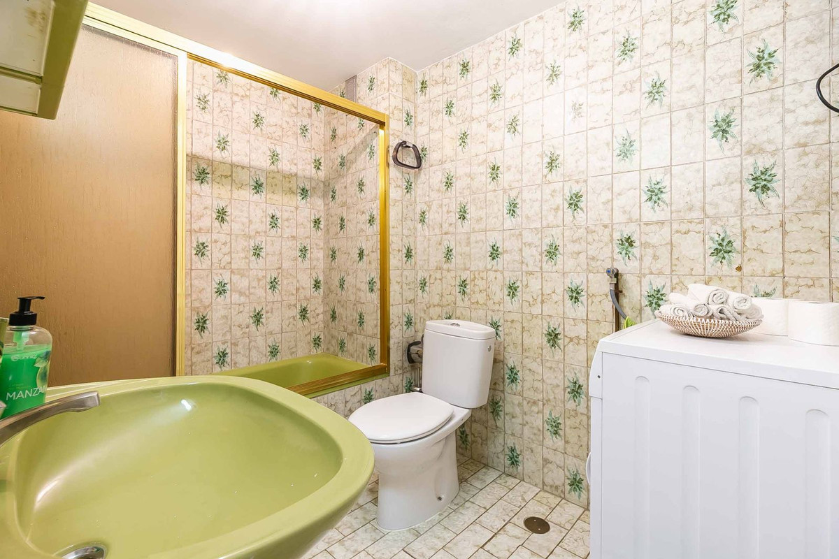 2 Bed Apartment for sale in Fuengirola Costa Del Sol, Málaga, Spain