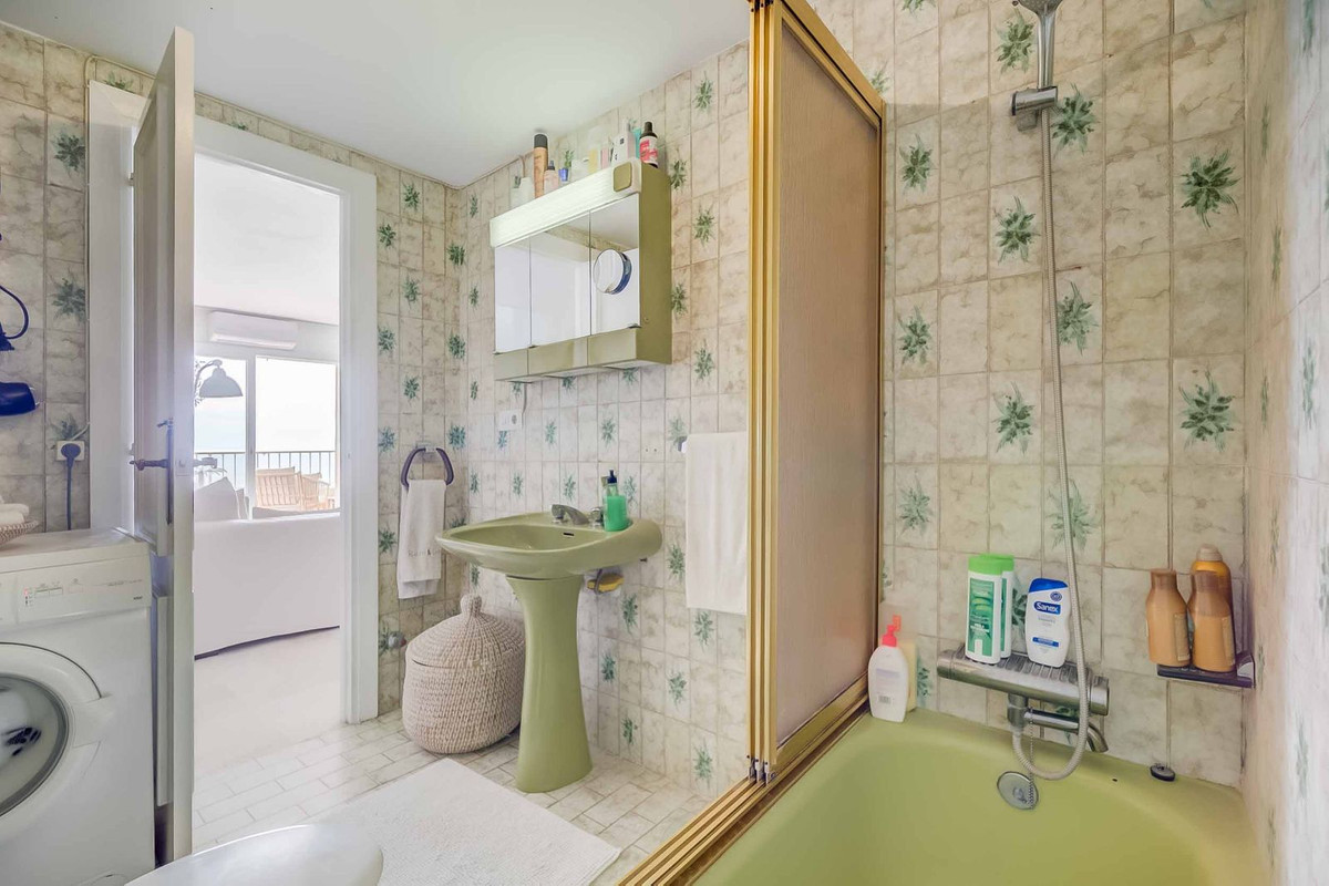 2 Bed Apartment for sale in Fuengirola Costa Del Sol, Málaga, Spain