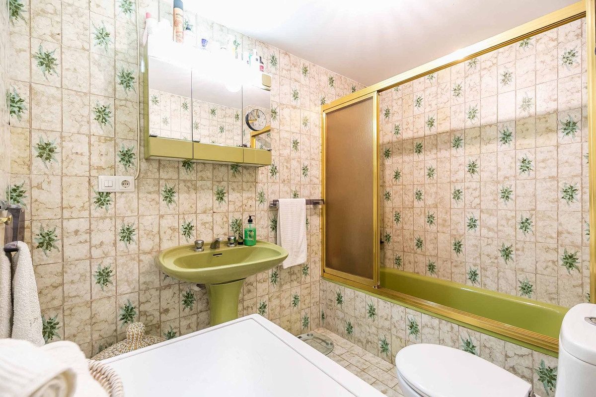 2 Bed Apartment for sale in Fuengirola Costa Del Sol, Málaga, Spain