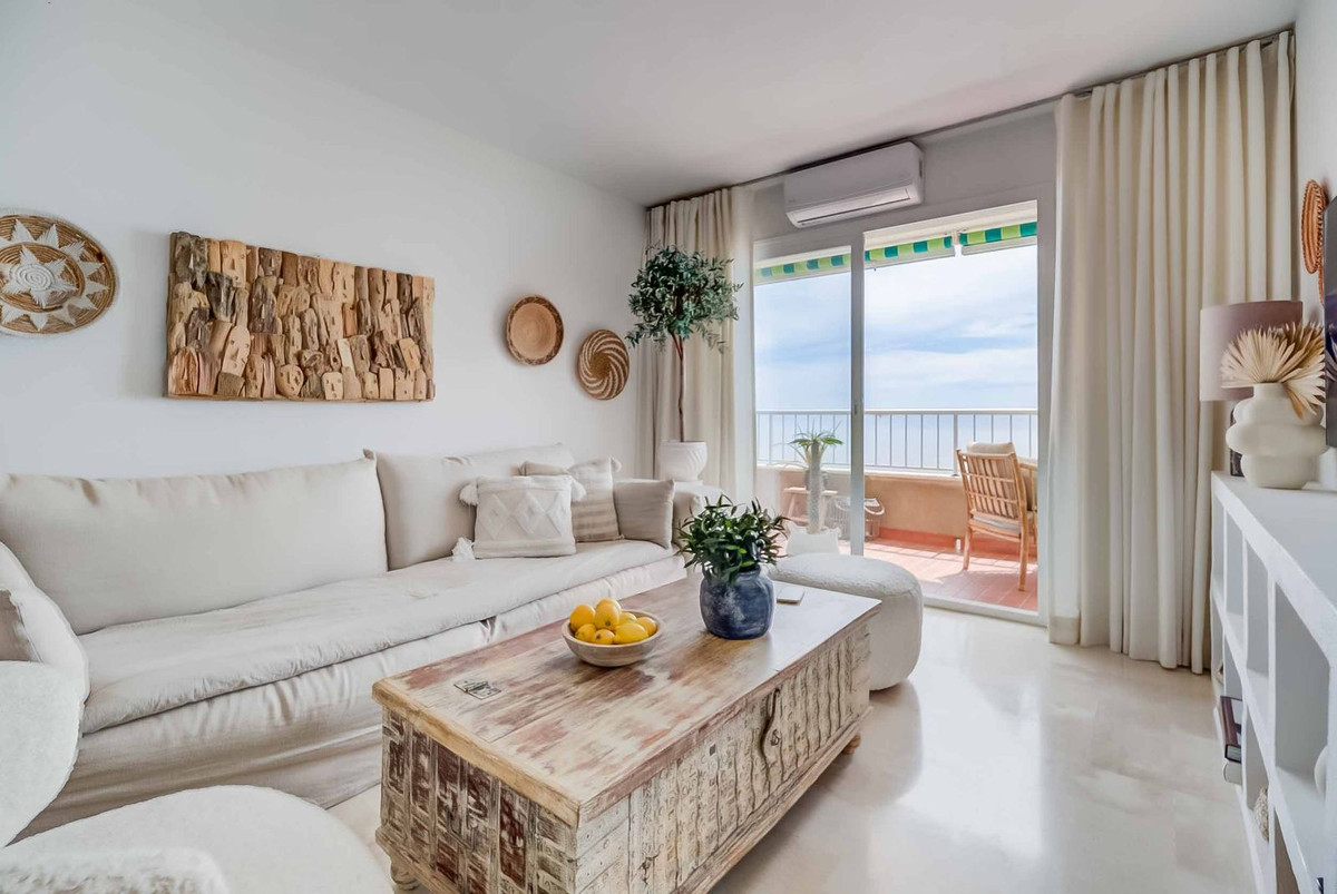 2 Bed Apartment for sale in Fuengirola Costa Del Sol, Málaga, Spain