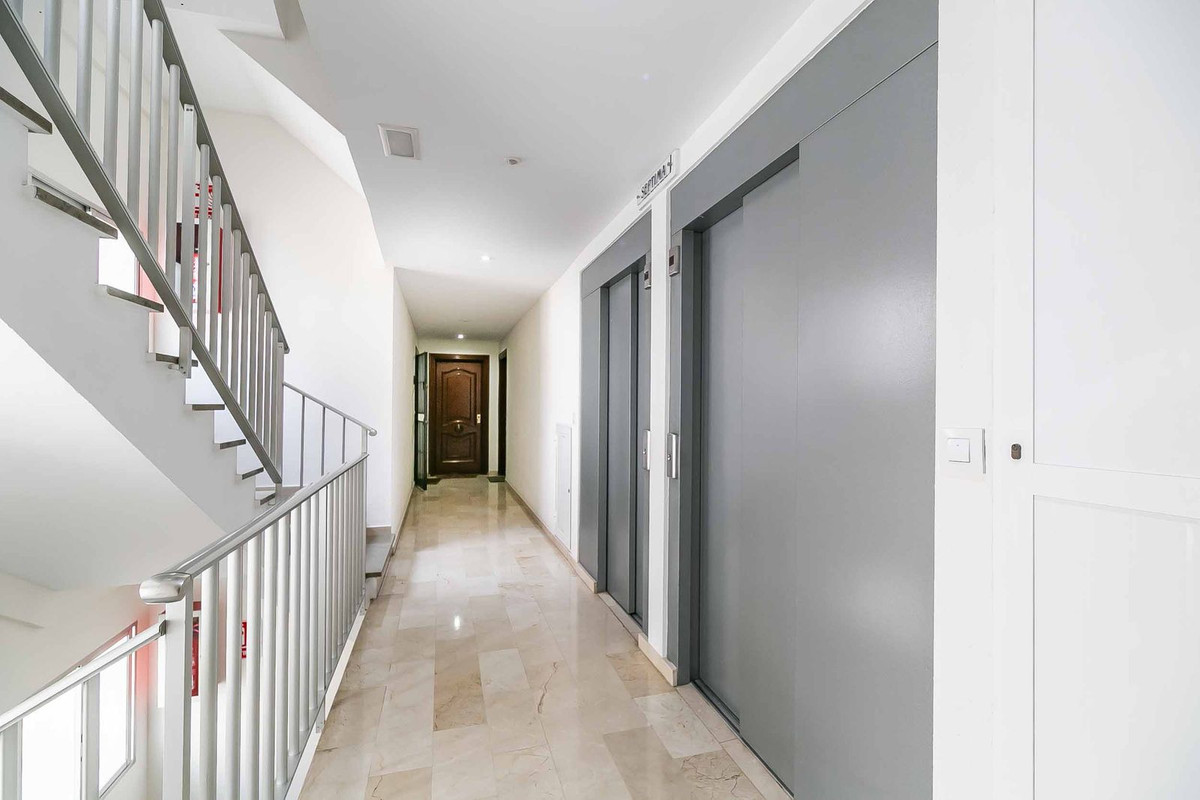 2 Bed Apartment for sale in Fuengirola Costa Del Sol, Málaga, Spain
