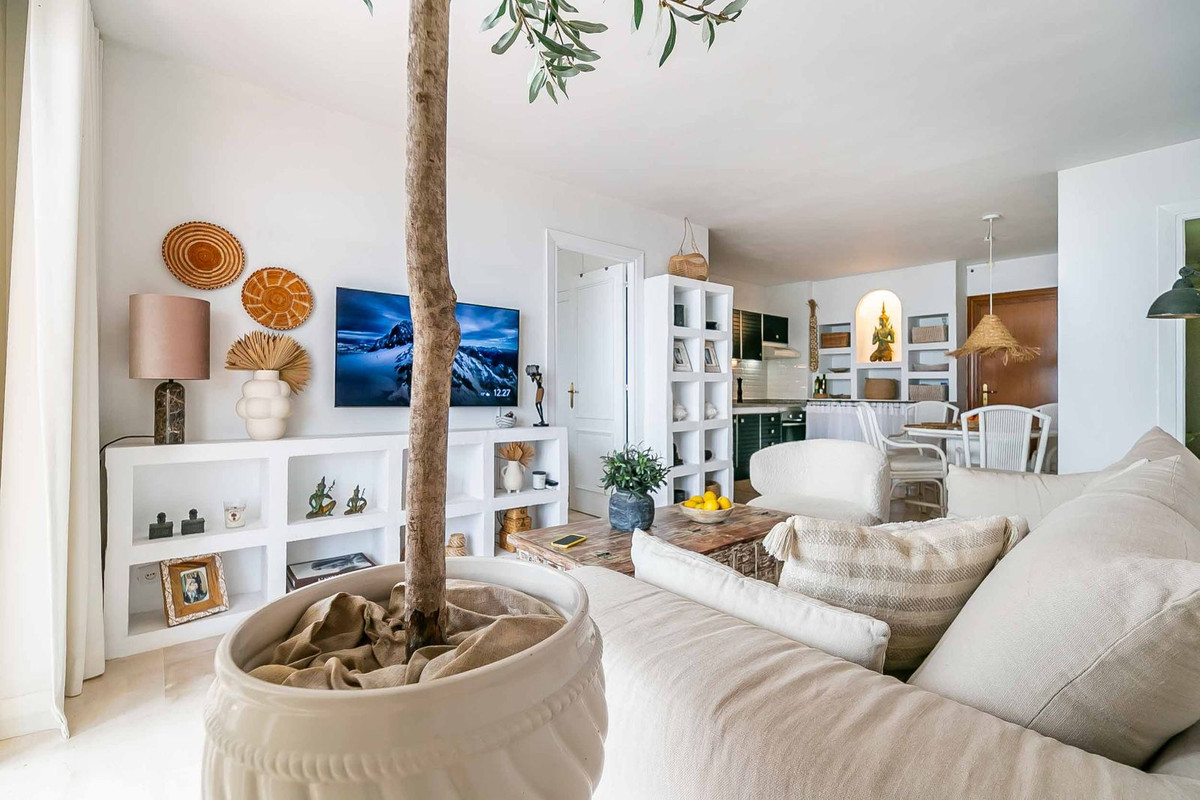 2 Bed Apartment for sale in Fuengirola Costa Del Sol, Málaga, Spain