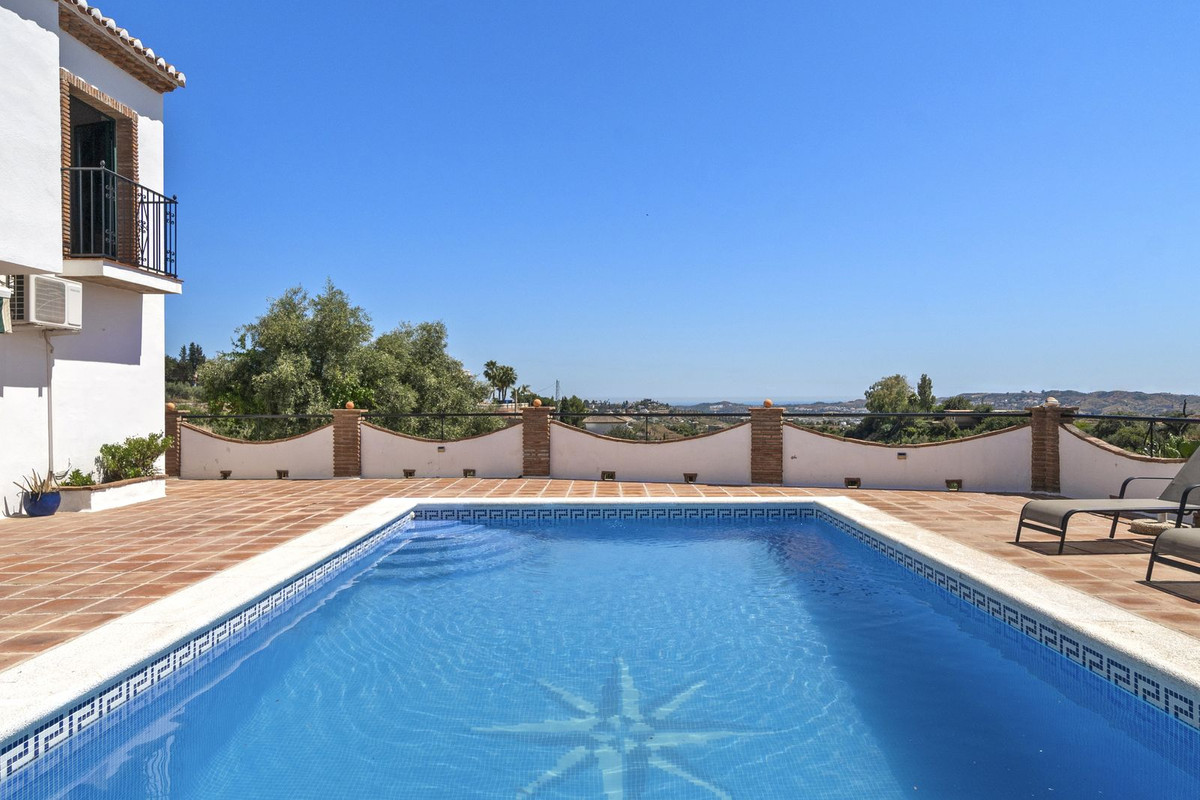 5 Bed Townhouse for sale in Mijas Costa Del Sol, Málaga, Spain