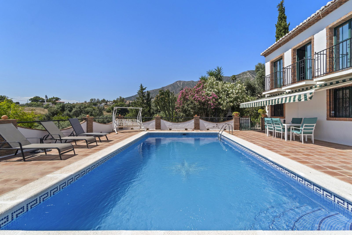 5 Bed Townhouse for sale in Mijas Costa Del Sol, Málaga, Spain