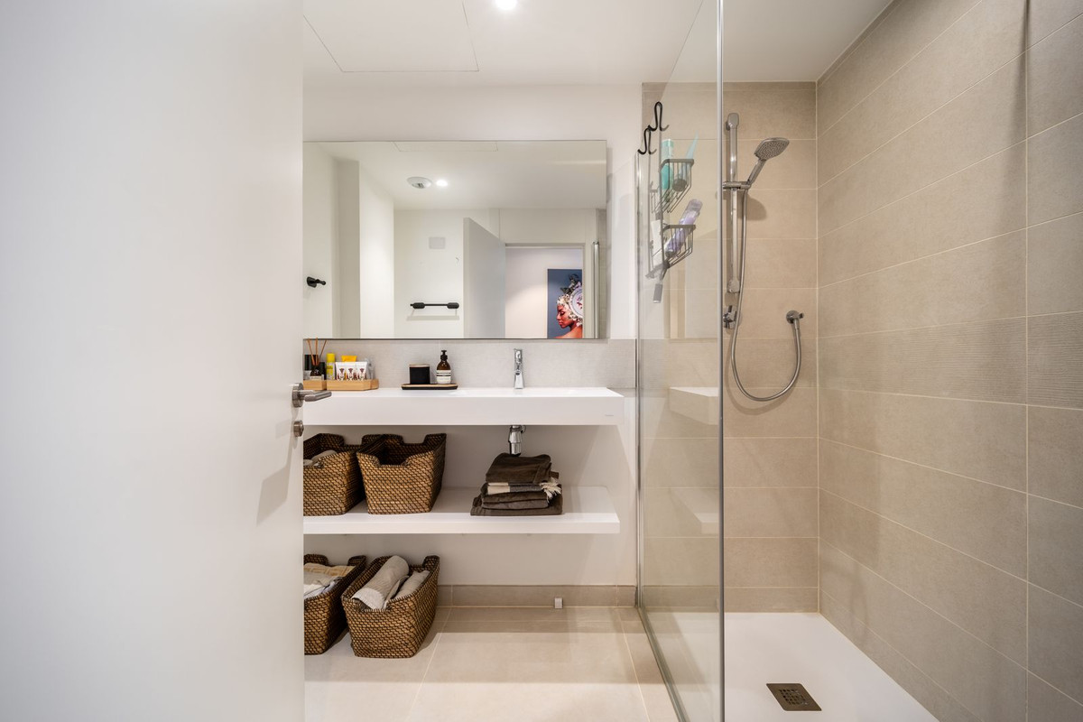 2 Bed Apartment for sale in Fuengirola Costa Del Sol, Málaga, Spain