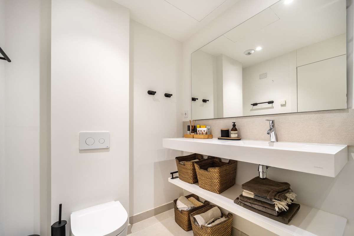 2 Bed Apartment for sale in Fuengirola Costa Del Sol, Málaga, Spain