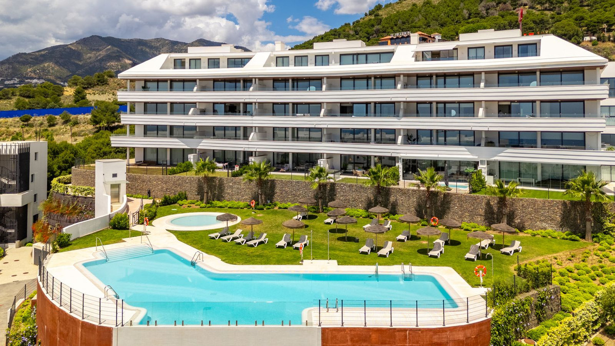 2 Bed Apartment for sale in Fuengirola Costa Del Sol, Málaga, Spain