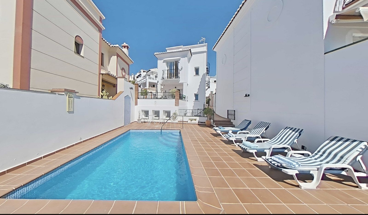3 Bed Townhouse for sale in Nerja Costa Del Sol East, Málaga, Spain