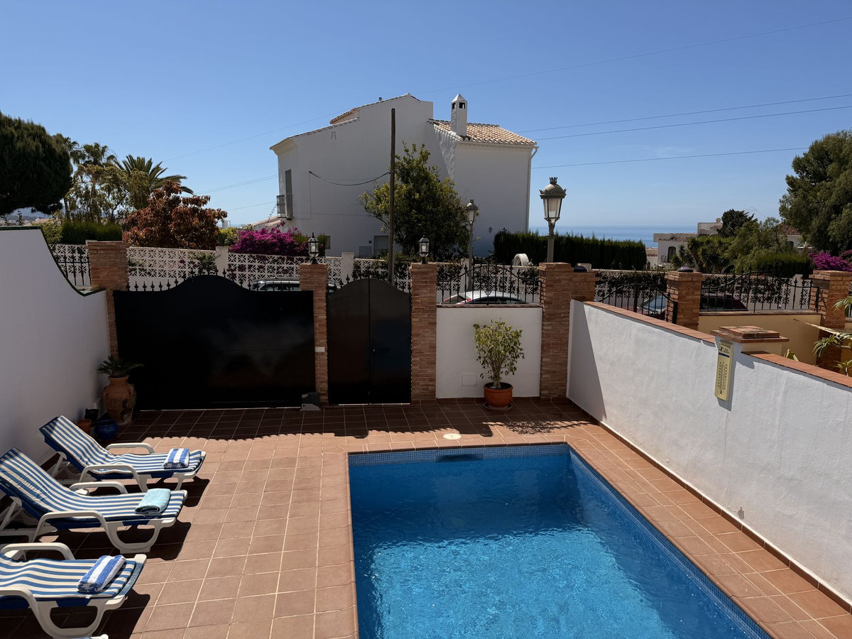 3 Bed Townhouse for sale in Nerja Costa Del Sol East, Málaga, Spain