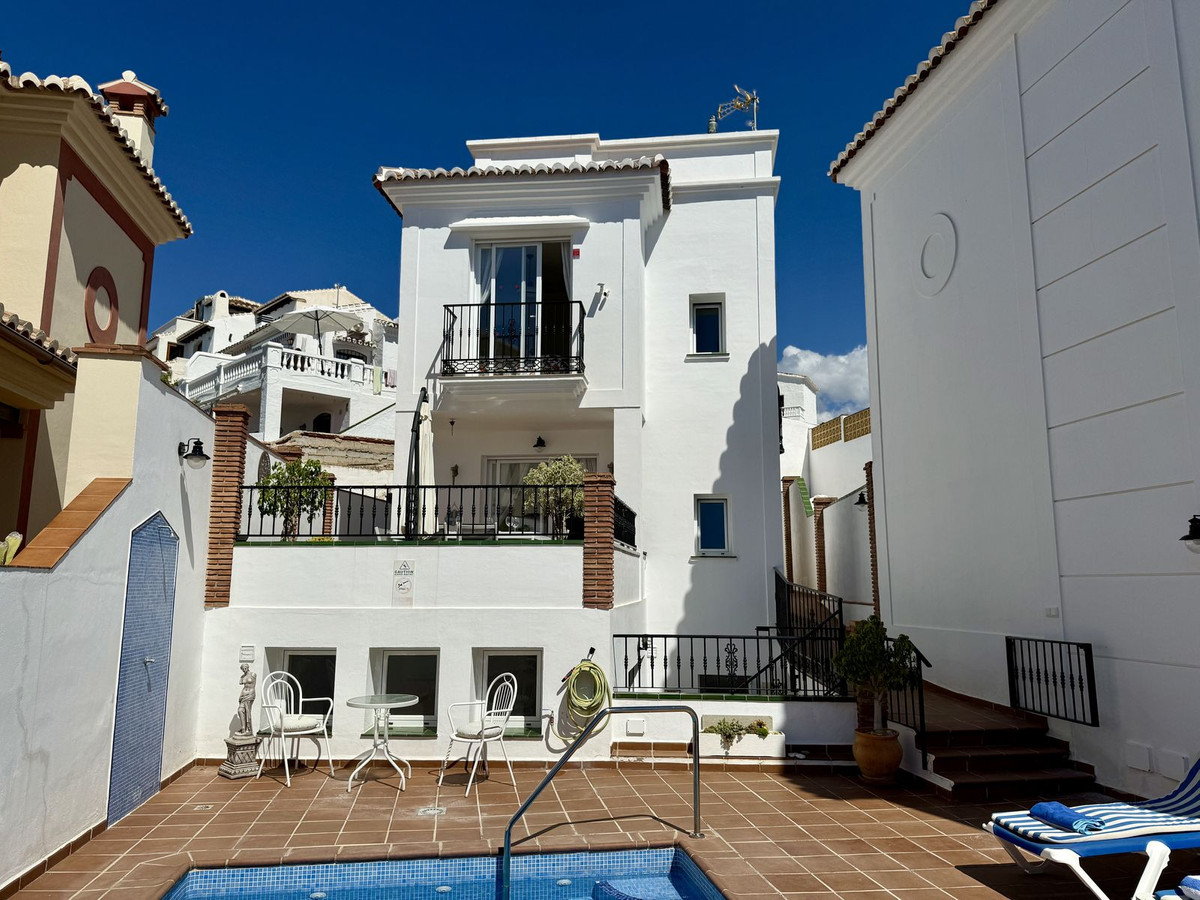 3 Bed Townhouse for sale in Nerja Costa Del Sol East, Málaga, Spain