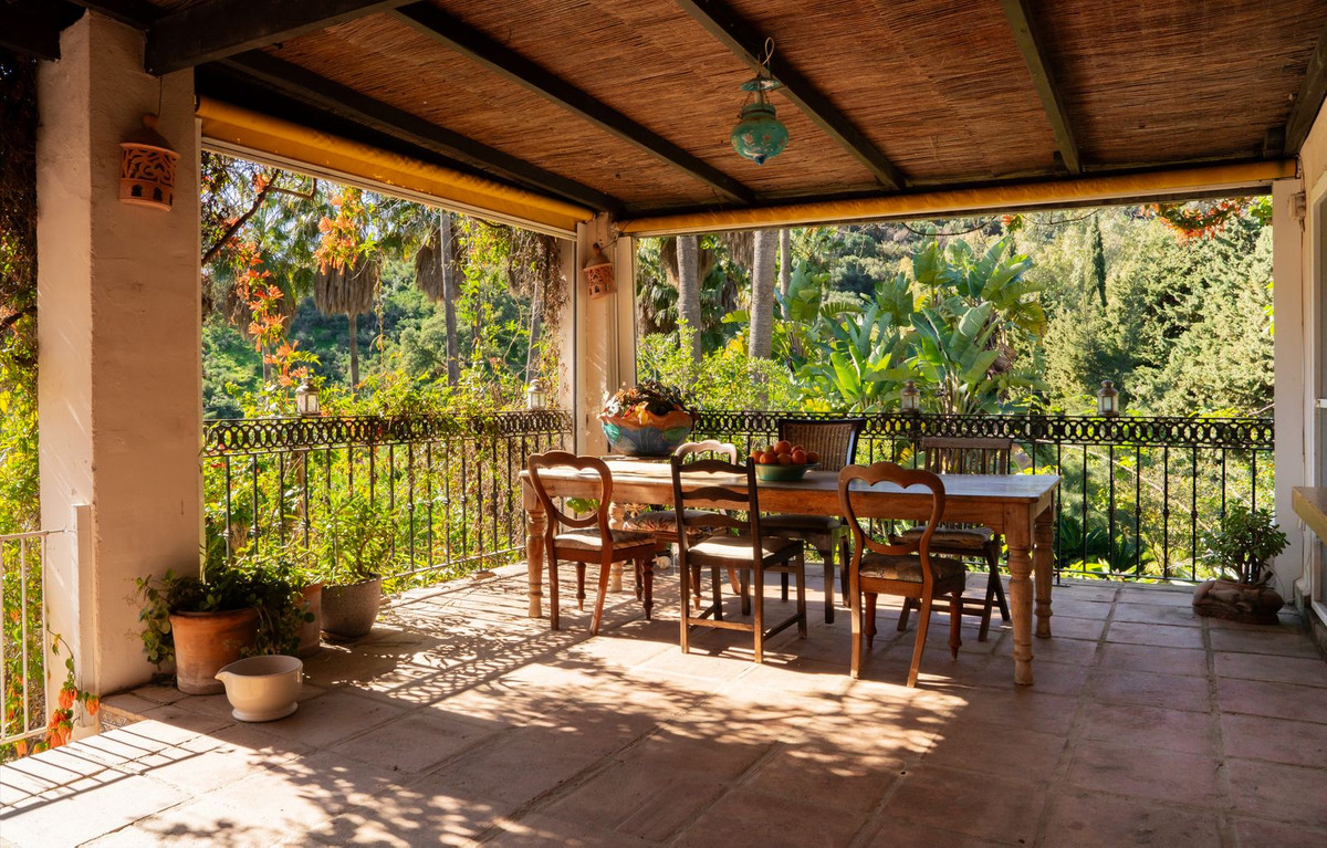 4 Bed Townhouse for sale in Estepona Costa Del Sol, Málaga, Spain