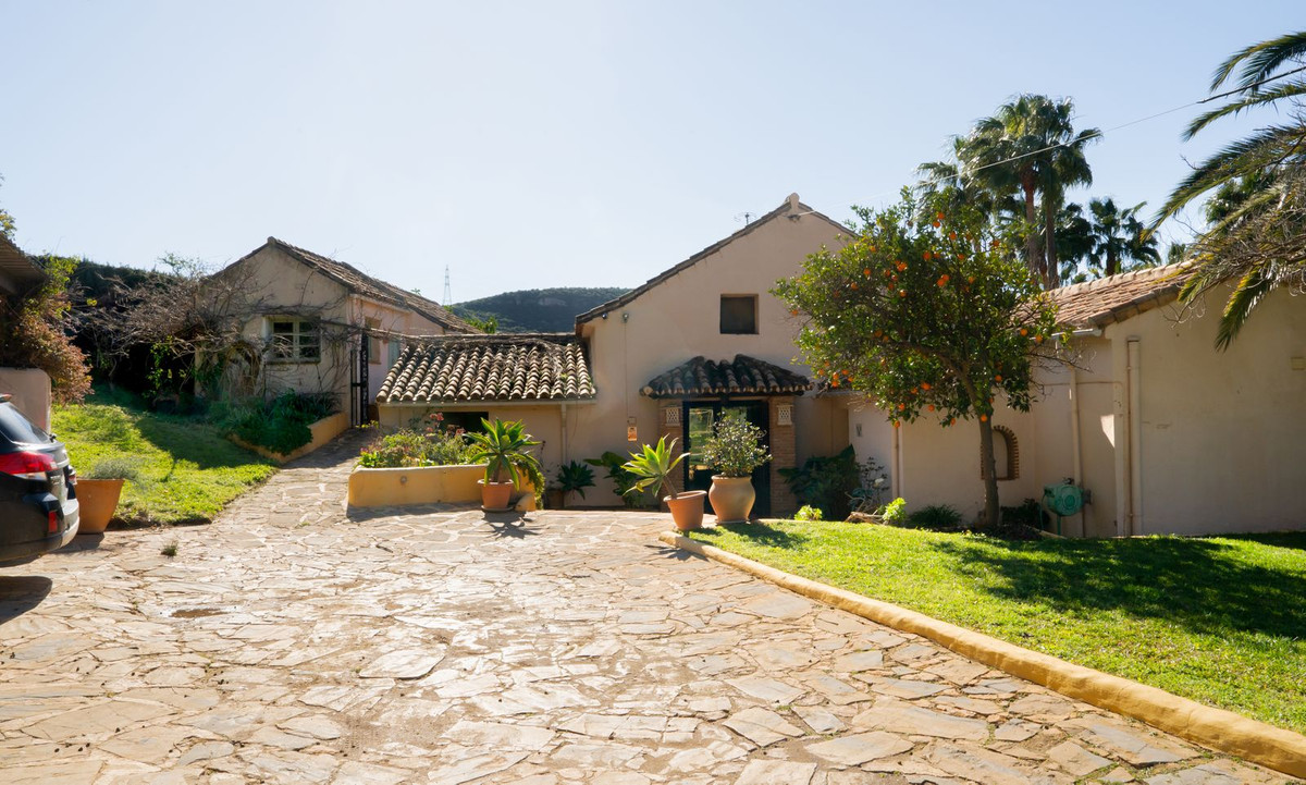 4 Bed Townhouse for sale in Estepona Costa Del Sol, Málaga, Spain