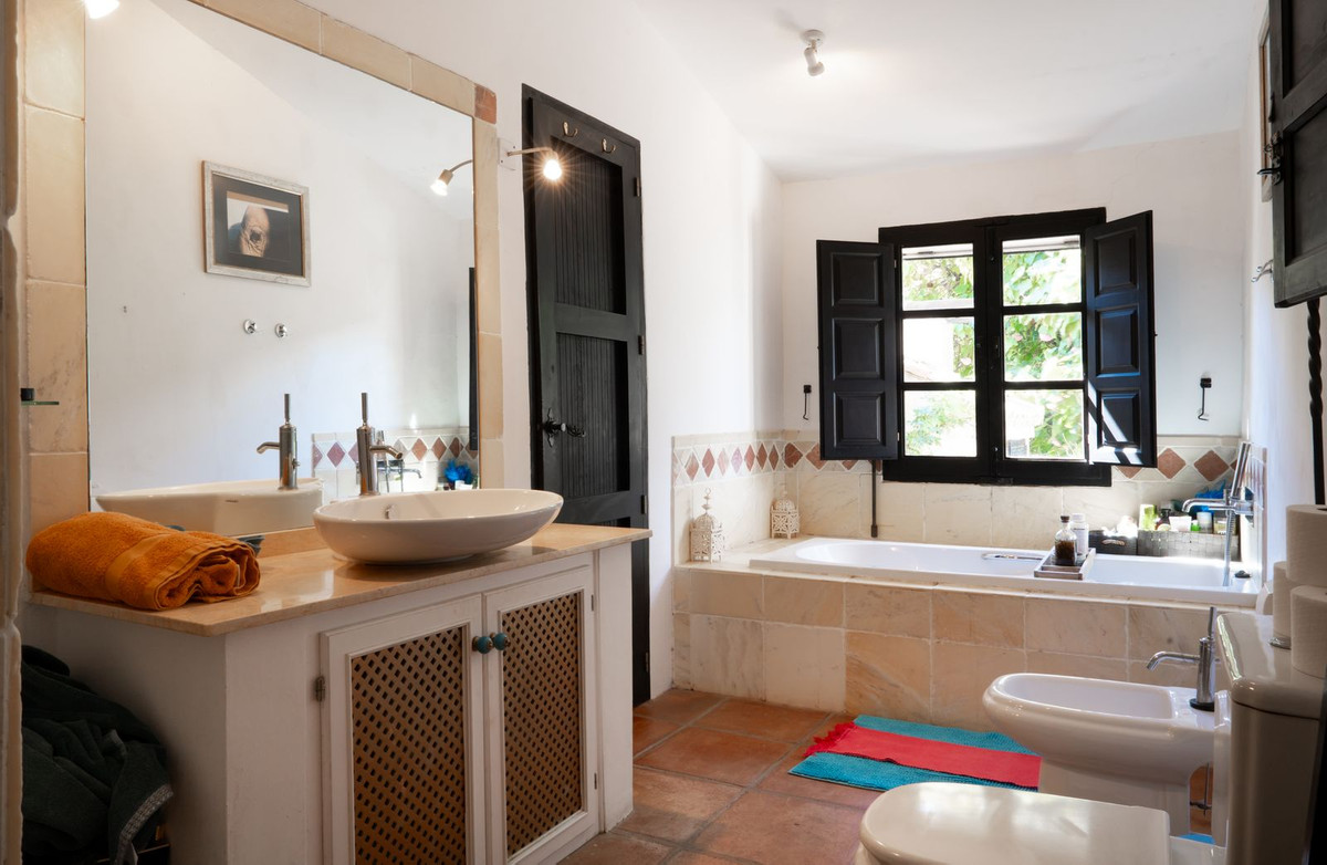 4 Bed Townhouse for sale in Estepona Costa Del Sol, Málaga, Spain
