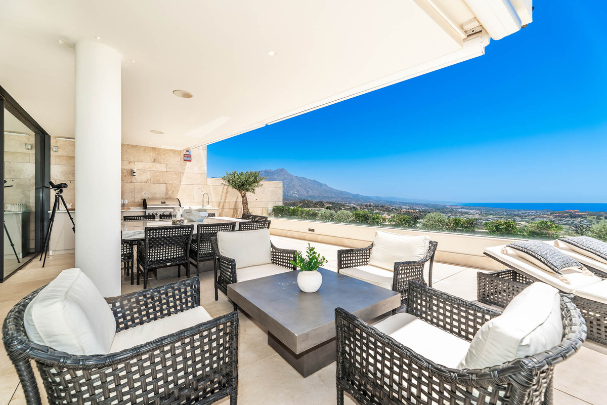 3 Bed Apartment for sale in La Quinta Costa Del Sol, Málaga, Spain