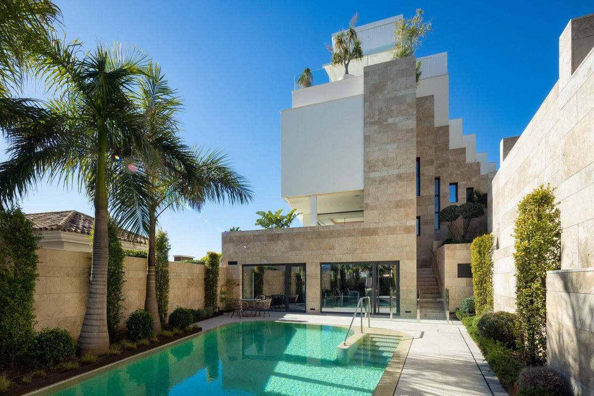 3 Bed Apartment for sale in La Quinta Costa Del Sol, Málaga, Spain