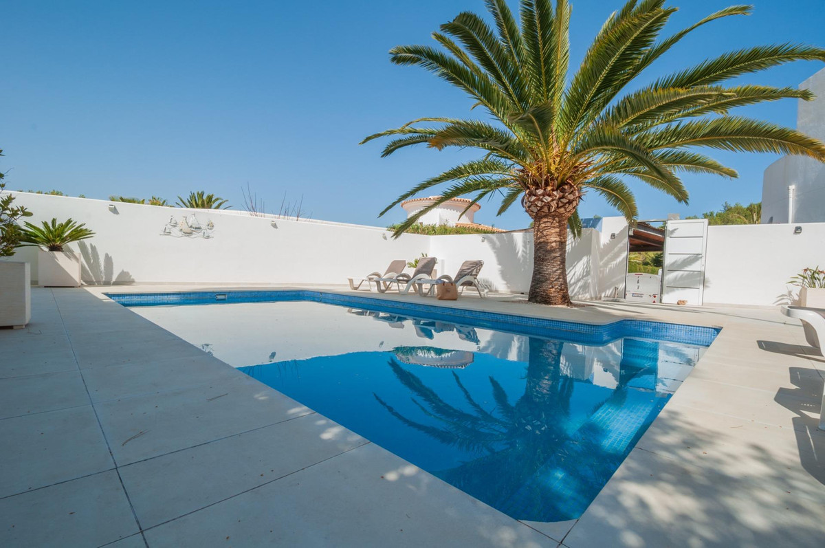 Se vende Villa - Chalet de 6 dormitorios en Costa Blanca, Alicante, España