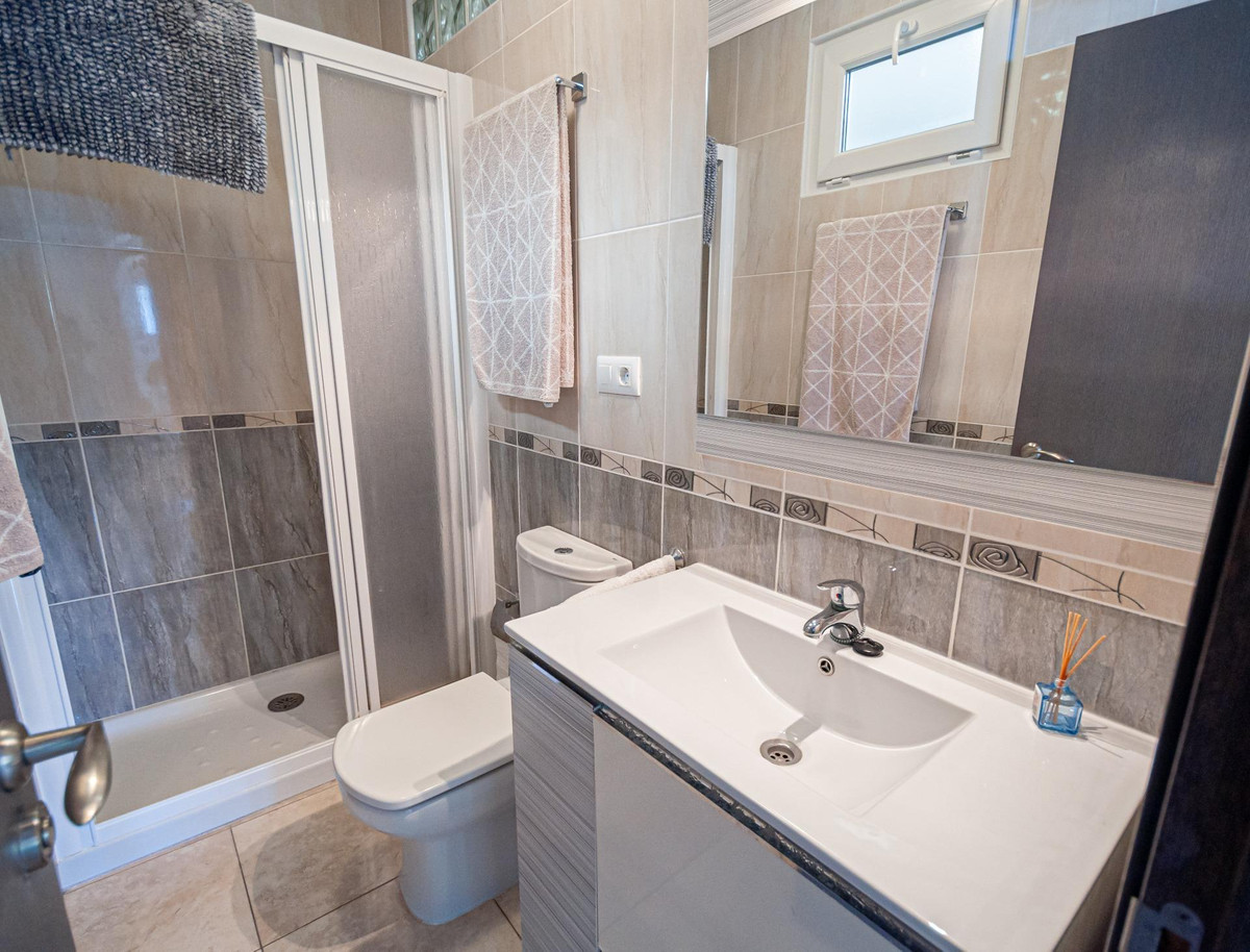 Se vende Villa - Chalet de 6 dormitorios en Costa Blanca, Alicante, España
