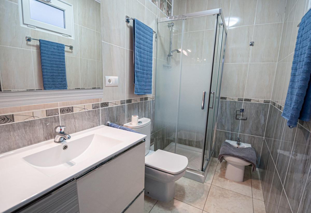 Se vende Villa - Chalet de 6 dormitorios en Costa Blanca, Alicante, España