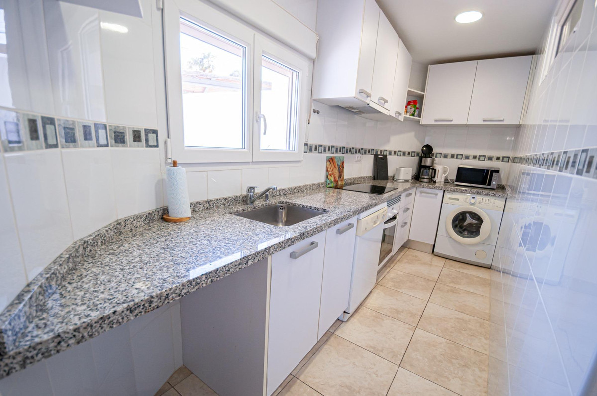 Se vende Villa - Chalet de 6 dormitorios en Costa Blanca, Alicante, España