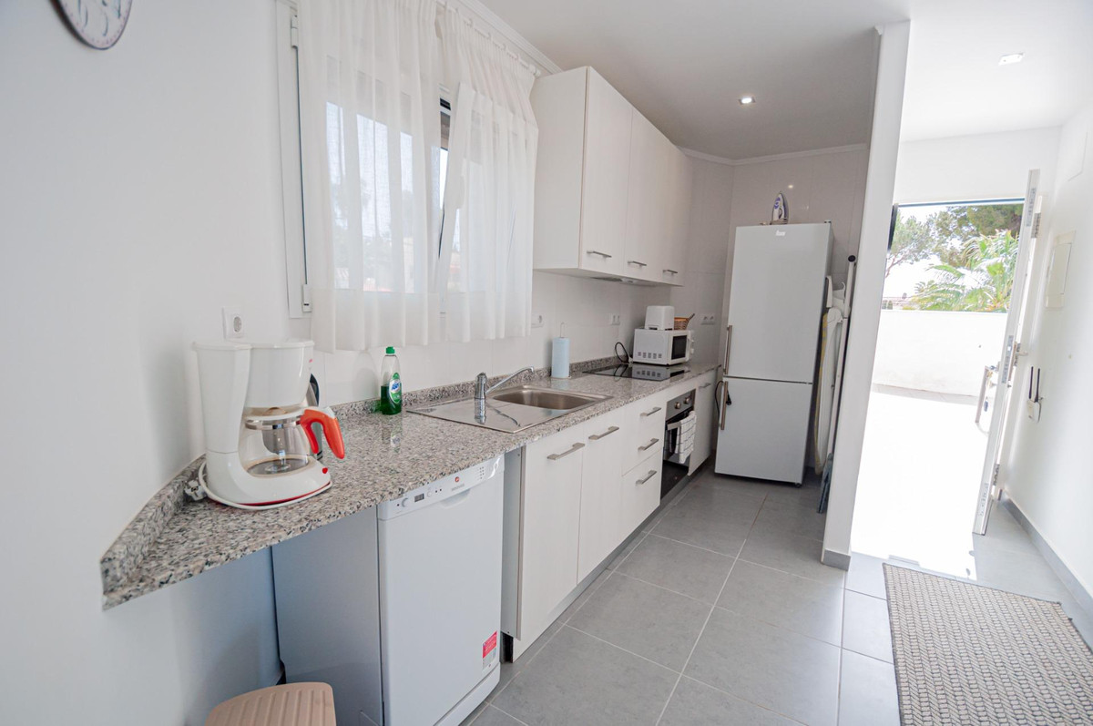 Se vende Villa - Chalet de 6 dormitorios en Costa Blanca, Alicante, España