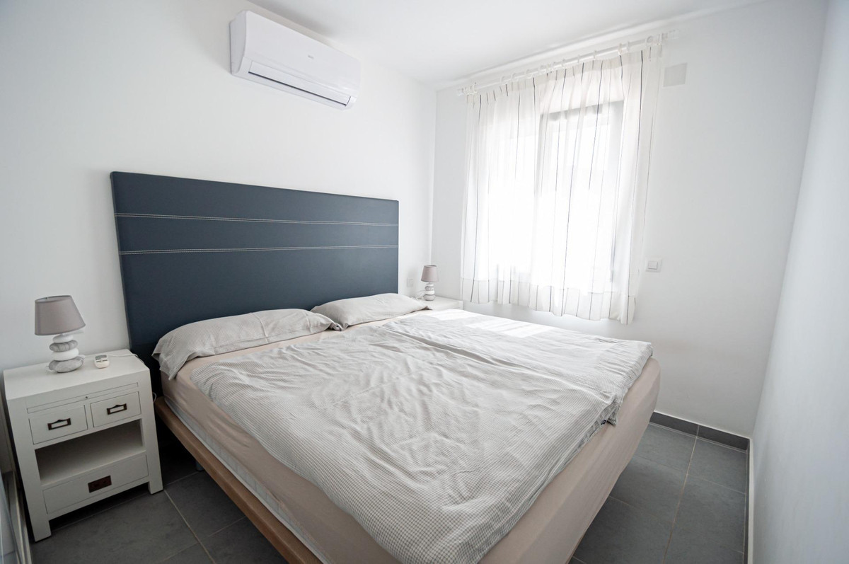 Se vende Villa - Chalet de 6 dormitorios en Costa Blanca, Alicante, España