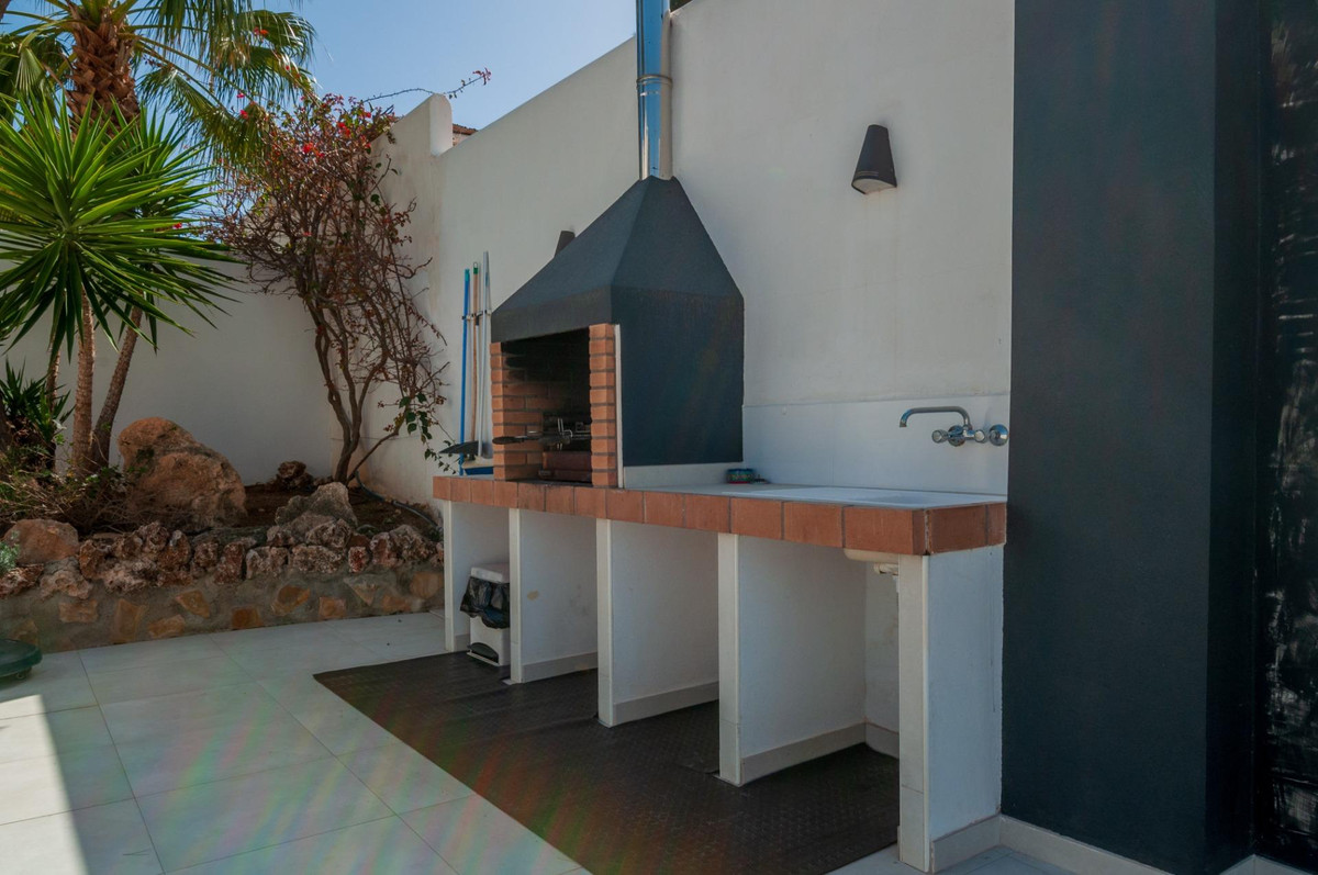 Se vende Villa - Chalet de 6 dormitorios en Costa Blanca, Alicante, España