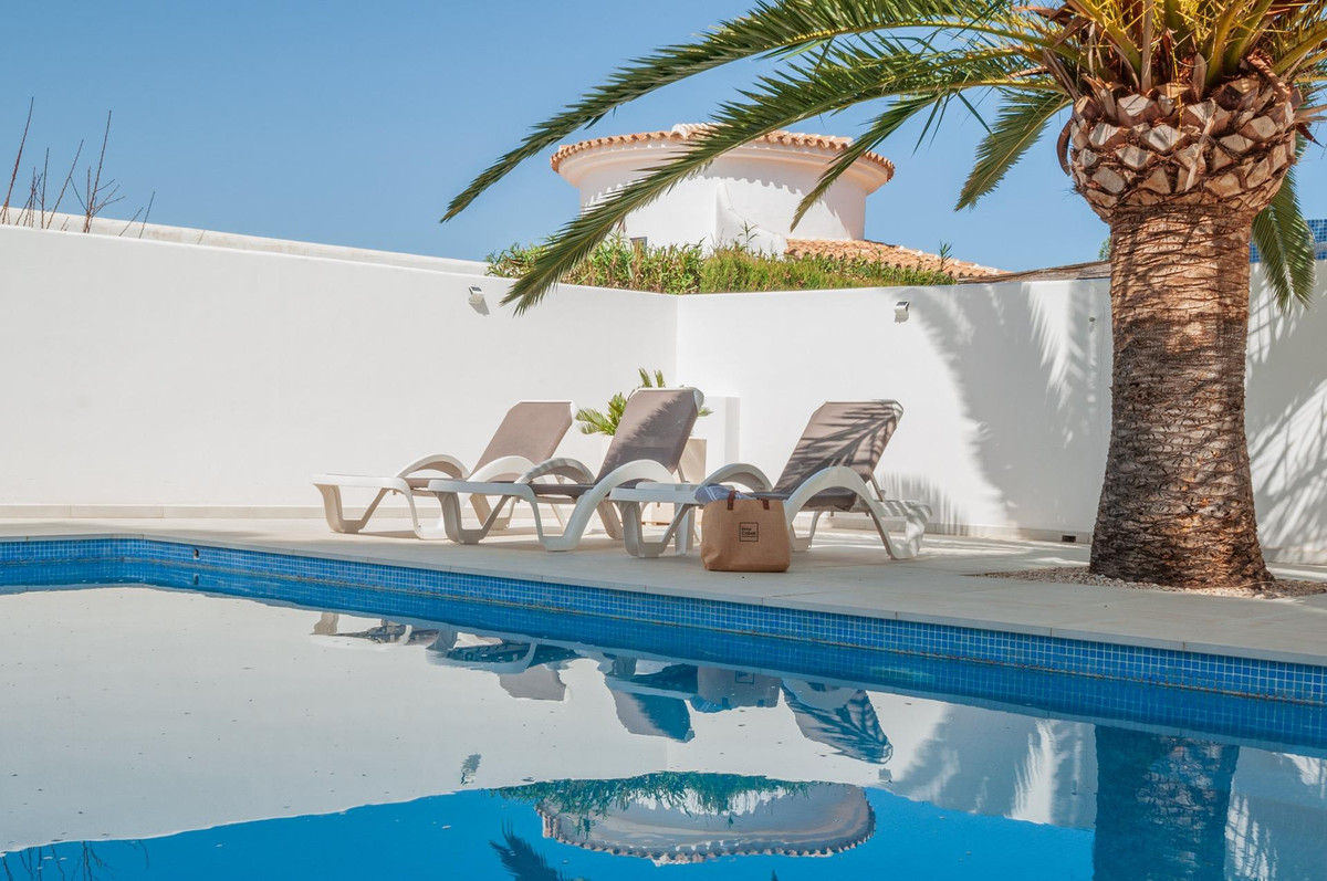 Se vende Villa - Chalet de 6 dormitorios en Costa Blanca, Alicante, España