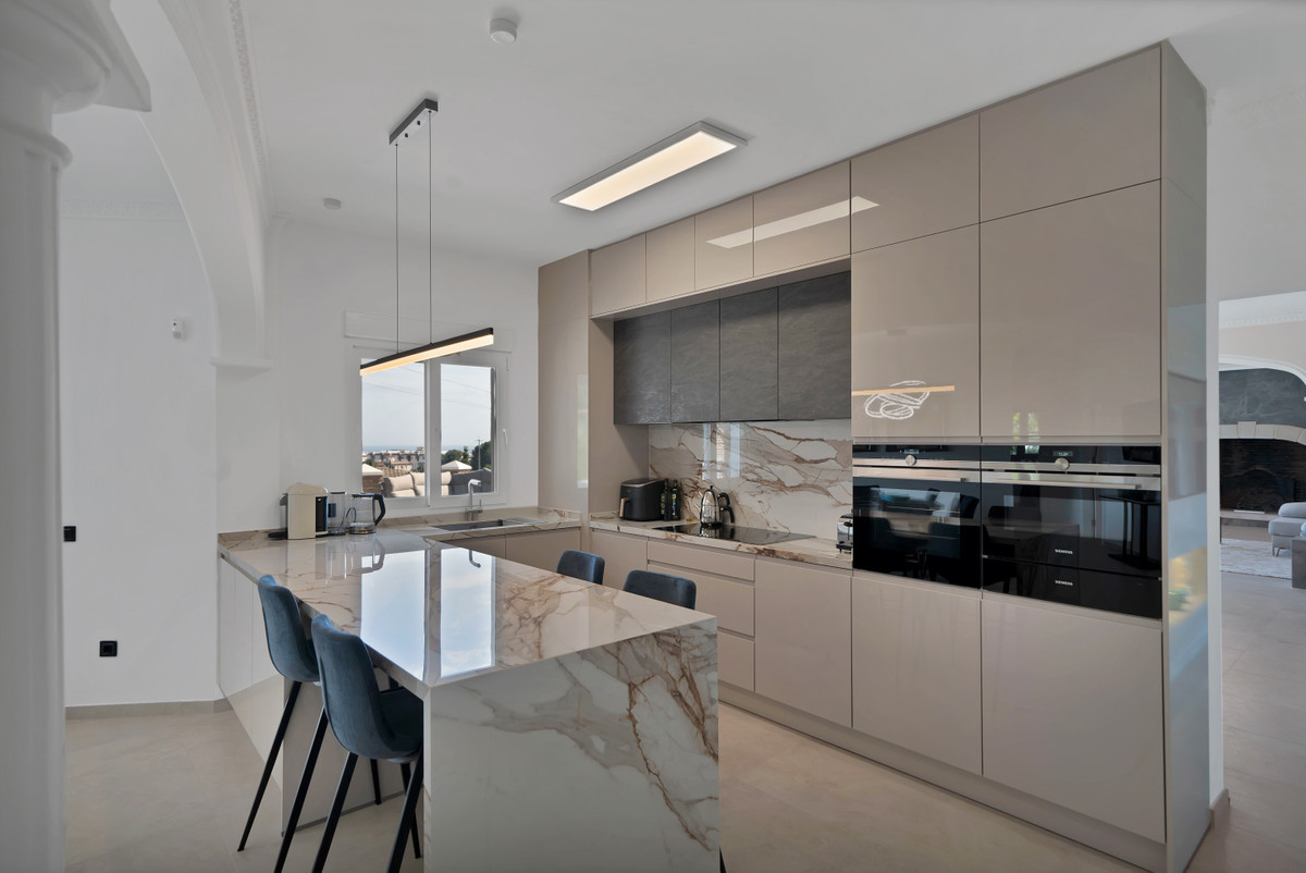 Se vende Villa - Chalet de 9 dormitorios en Costa Del Sol, Málaga, España