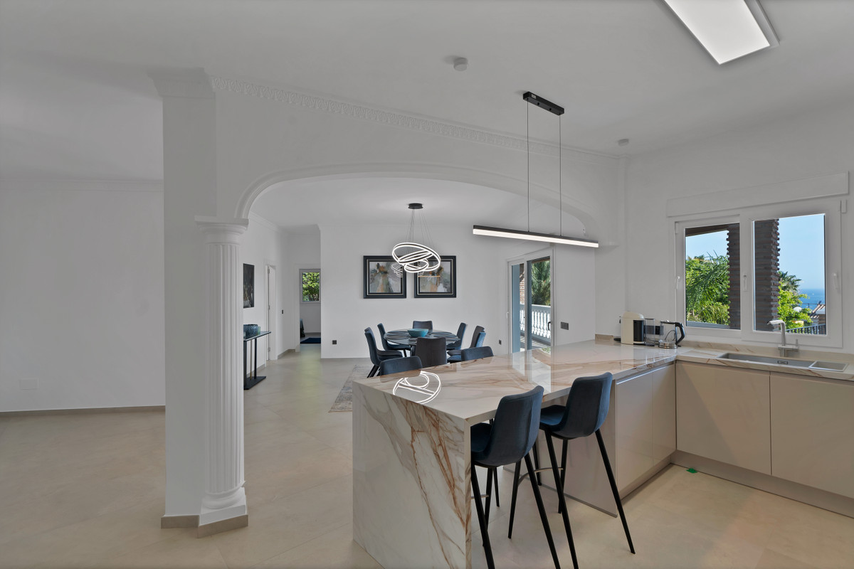Se vende Villa - Chalet de 9 dormitorios en Costa Del Sol, Málaga, España