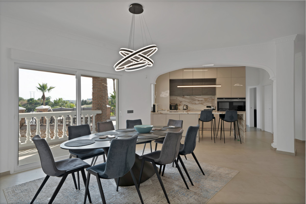 Se vende Villa - Chalet de 9 dormitorios en Costa Del Sol, Málaga, España