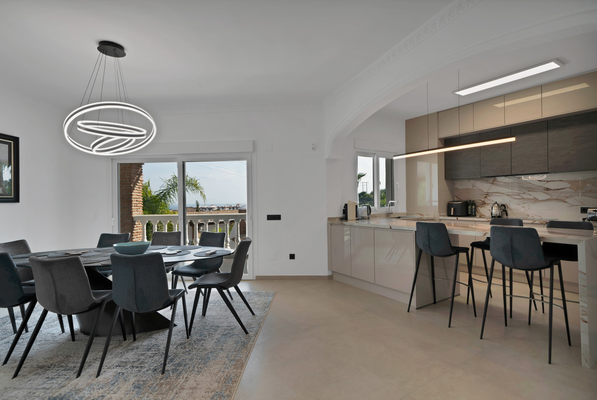 Se vende Villa - Chalet de 9 dormitorios en Costa Del Sol, Málaga, España