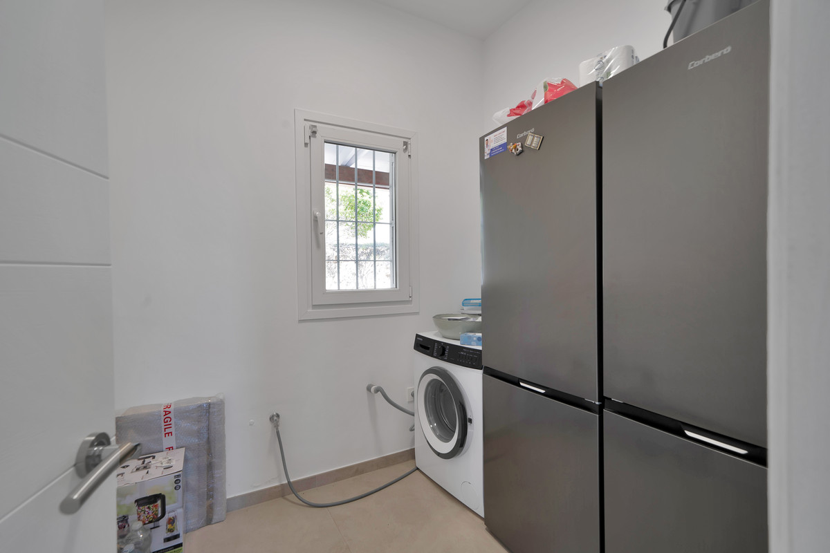 Se vende Villa - Chalet de 9 dormitorios en Costa Del Sol, Málaga, España