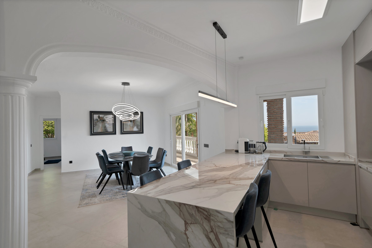 Se vende Villa - Chalet de 9 dormitorios en Costa Del Sol, Málaga, España