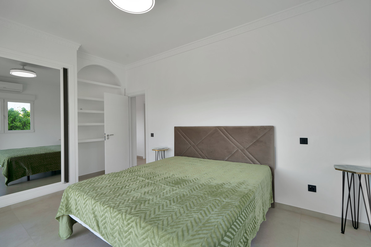 Se vende Villa - Chalet de 9 dormitorios en Costa Del Sol, Málaga, España