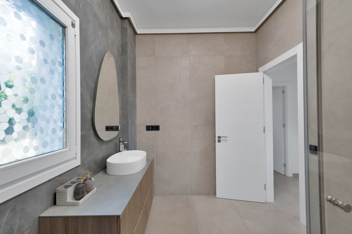 Se vende Villa - Chalet de 9 dormitorios en Costa Del Sol, Málaga, España