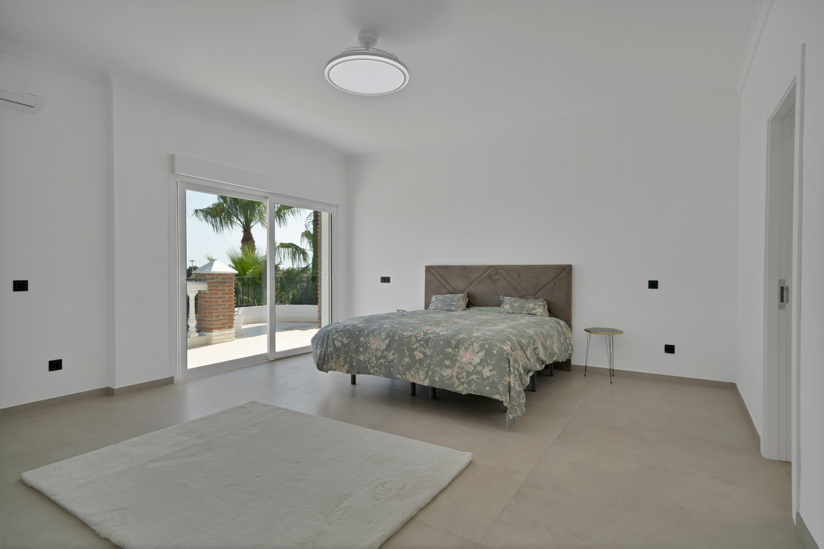 Se vende Villa - Chalet de 9 dormitorios en Costa Del Sol, Málaga, España