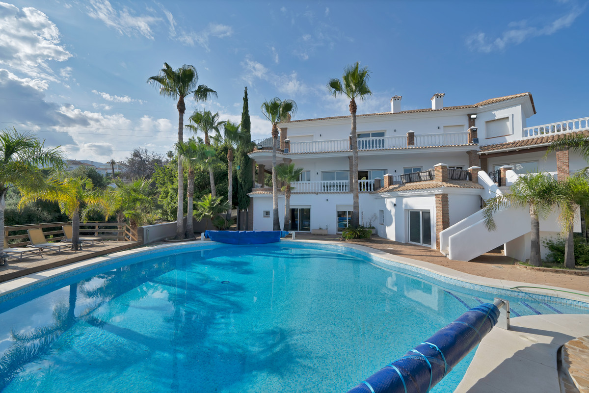 Se vende Villa - Chalet de 9 dormitorios en Costa Del Sol, Málaga, España