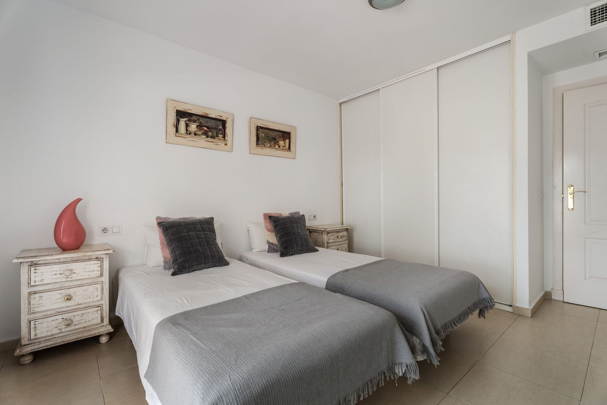 Se vende Apartamento Planta Media de 2 dormitorios en Costa Del Sol, Málaga, España